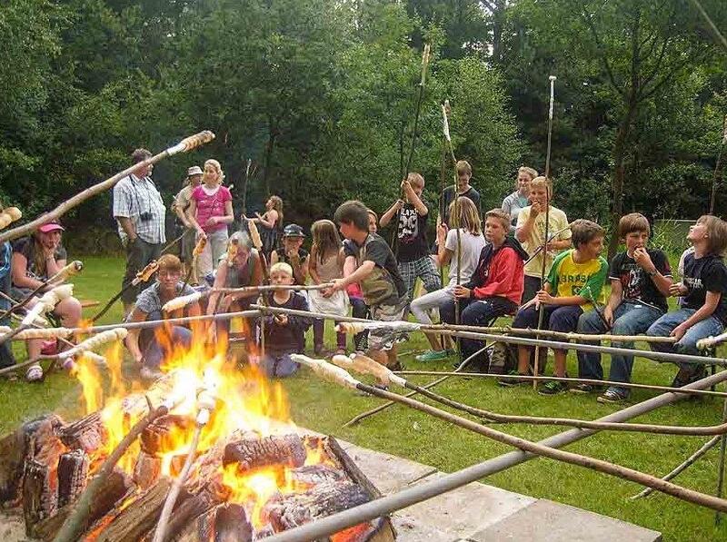 Lagerfeuer mit Stockbrot